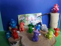 Kredki - figurki z jajek kinder niespodzianek
