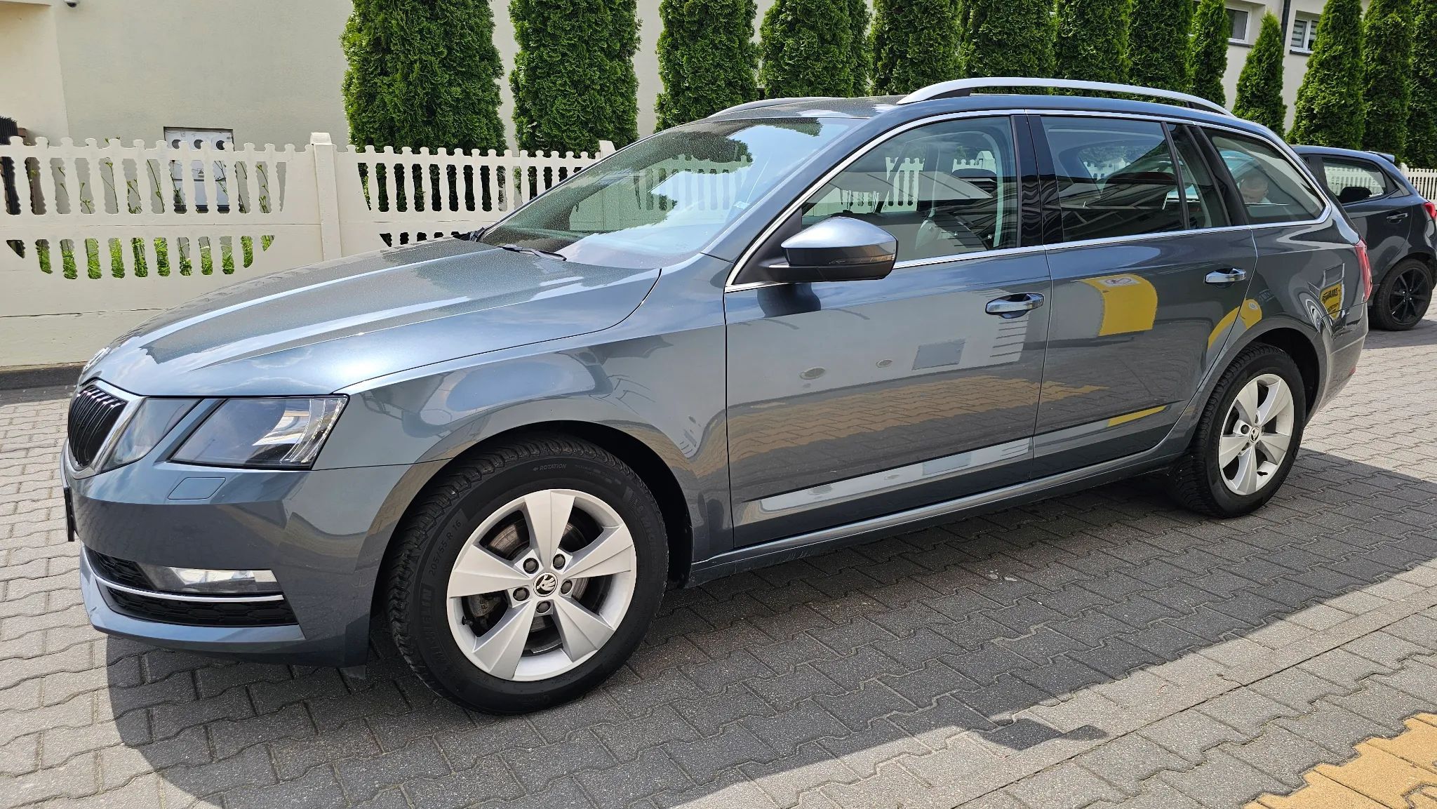 Skoda Octavia Skoda Octavia 1.6 TDI DSG Ambiente Radar Climatronic ACC Kamera PDC