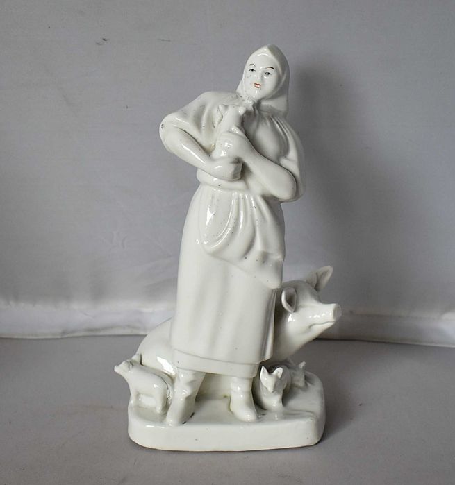 Figurka porcelanowa Świniarka