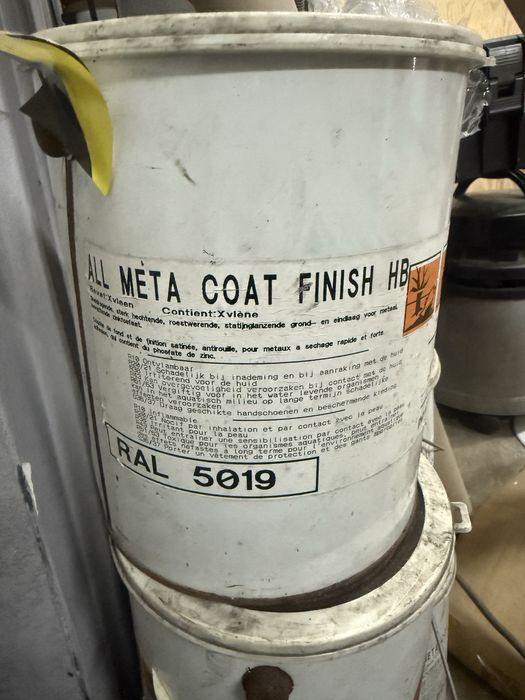 Farba do metalu na rdzę