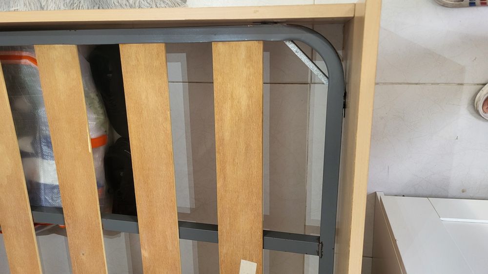 Estrado cama de solteiro/a. Em bom estado.  90x200 m