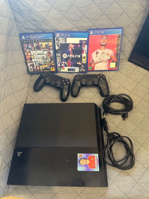 Playstation 4 - Semi novo