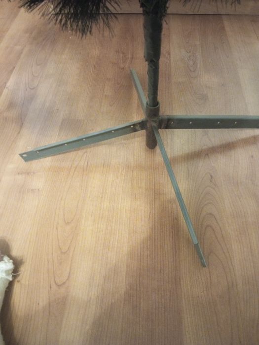 Продається ялинка штучна.