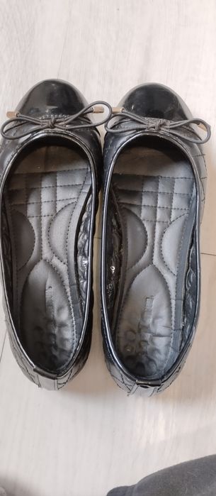 buty czarne z kokardką