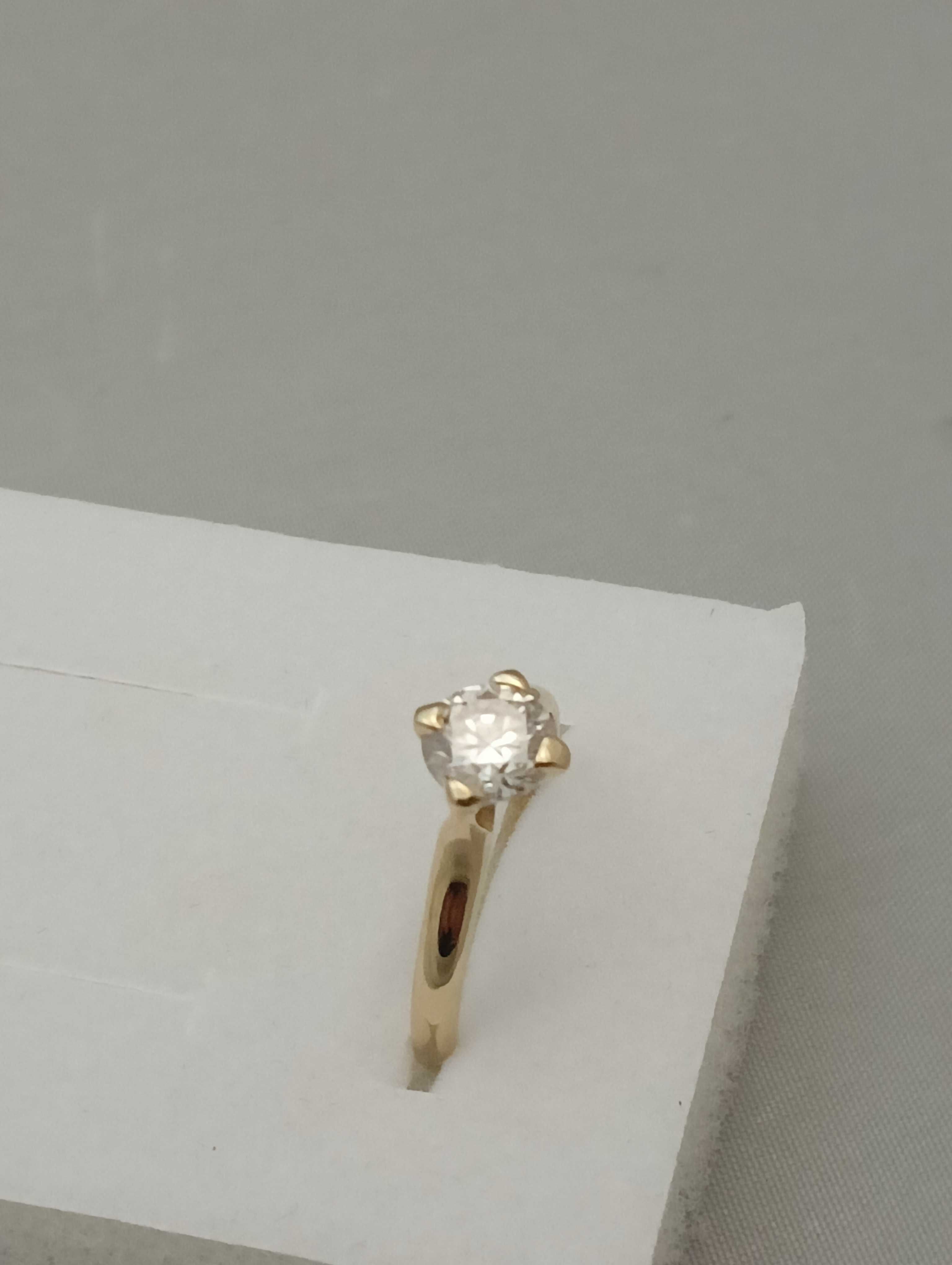 Złoty pierścionek z Moissanitem 1,00 ct 2,18 g