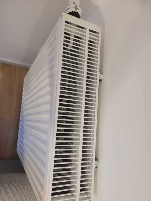 Grzejnik ścienny, dekoracyjny 60cm długości + zestaw