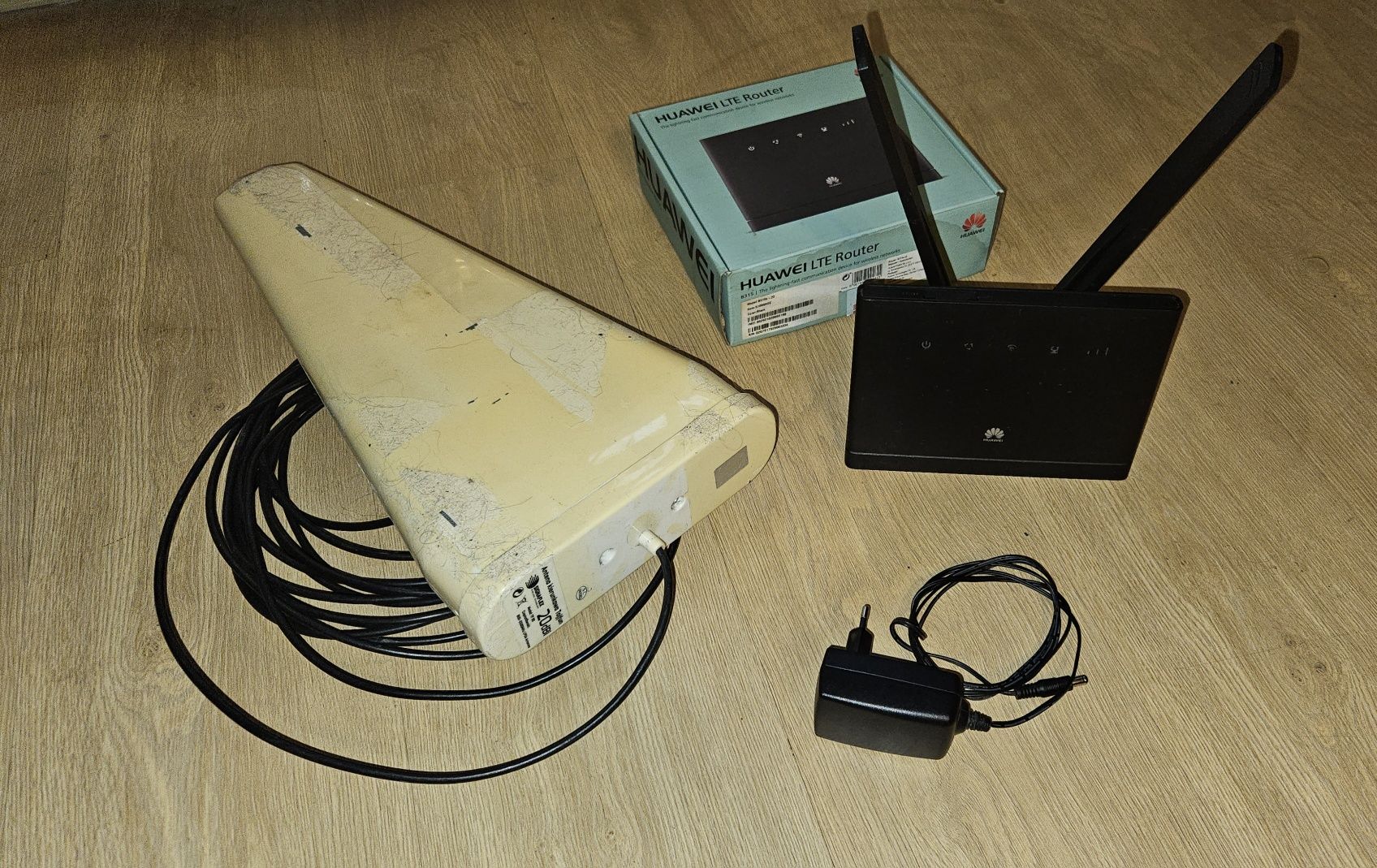 Sprzedam router Huawei B315 z antenami