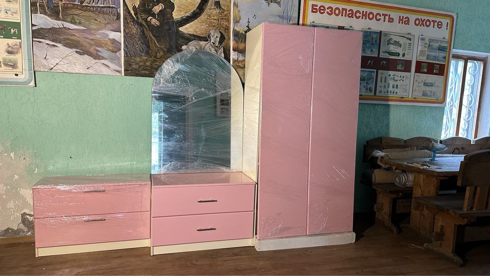 Продам прихожую, шкаф