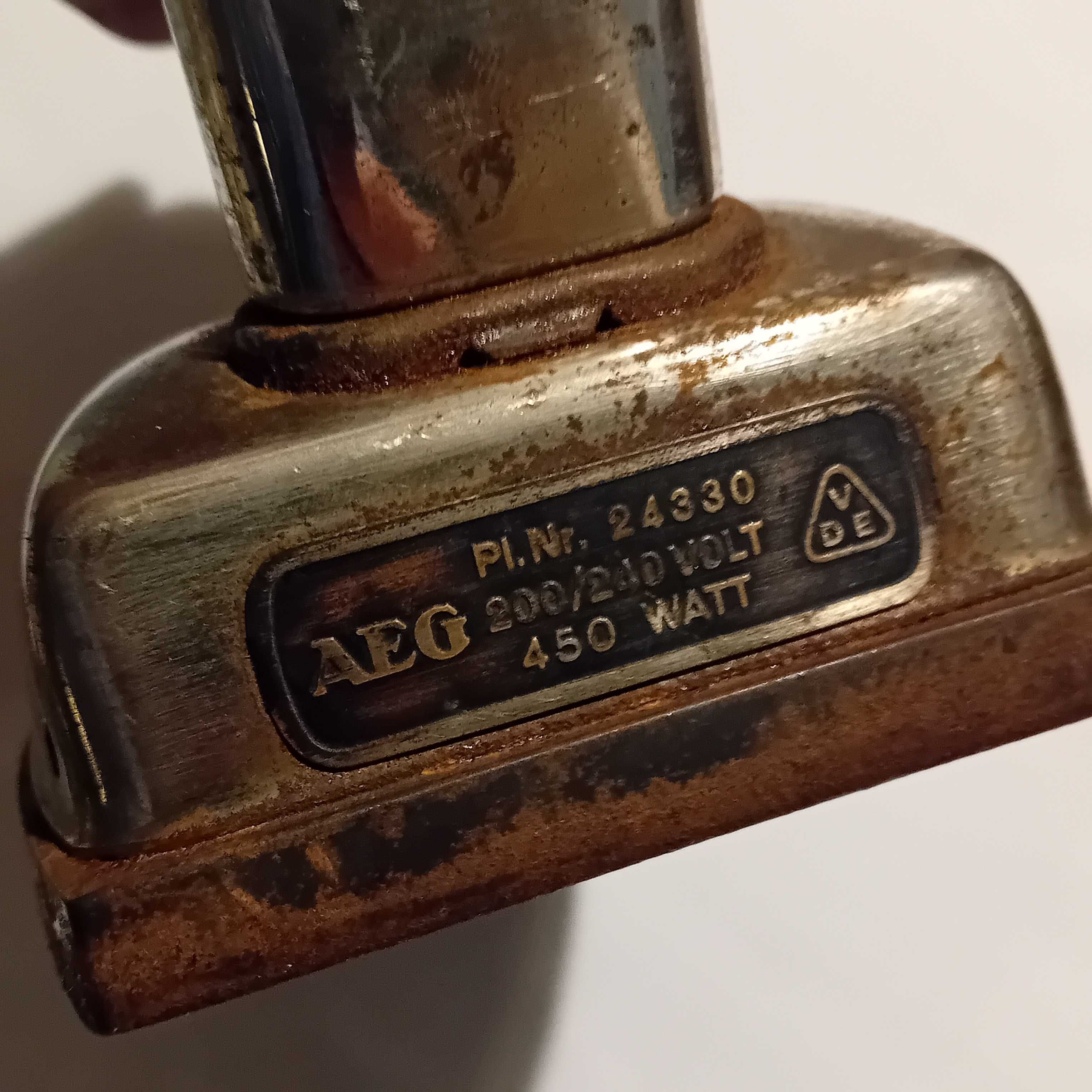 Stare żelazko elektryczne AEG PI.Nr 24330. 450 W.