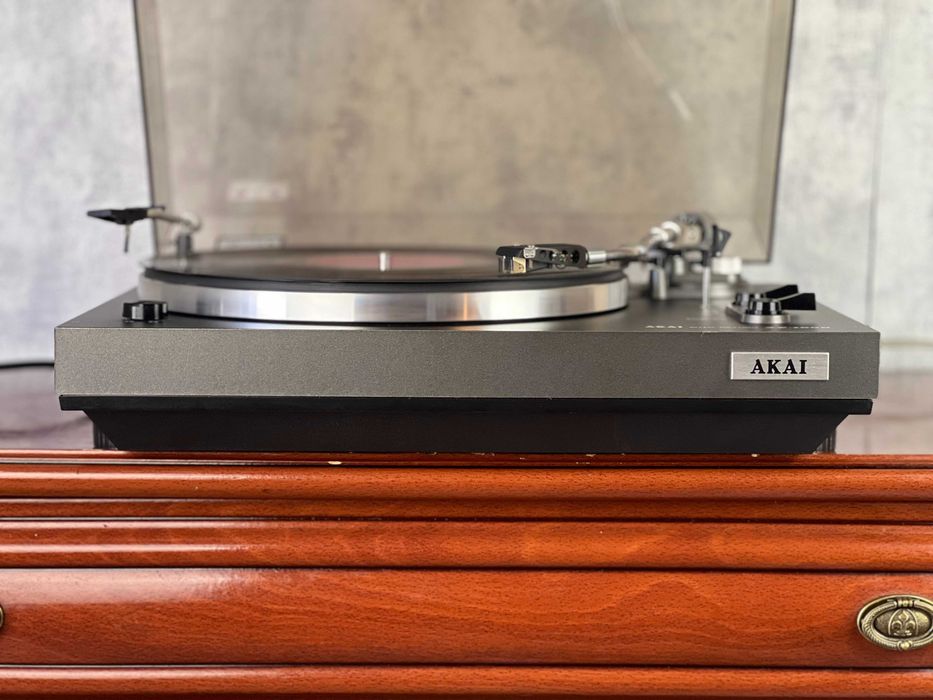 Gramofon Akai AP-100C – automat z powrotem ramienia, wkładka Ortofon