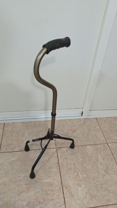 Bengala com 3 apoios regulável em altura