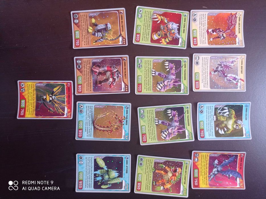 Caderneta Invizimals com 273 Cartas (Vendo em Separado)