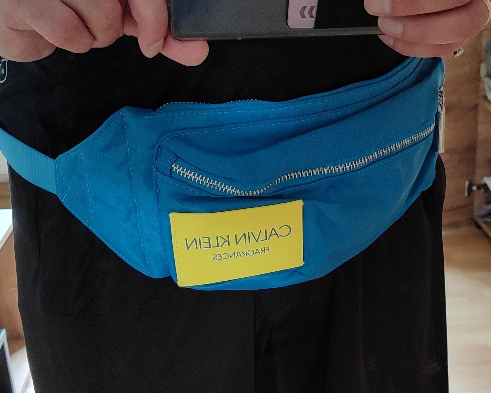 Saszetka nerka Calvin Klein unisex niebieska nowa