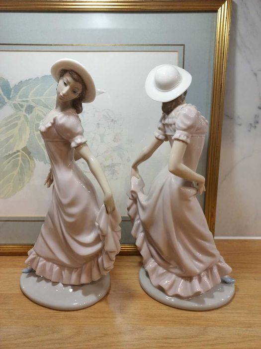 Две фарфоровые статуэтки от NAO Lladro, высота 30 см.