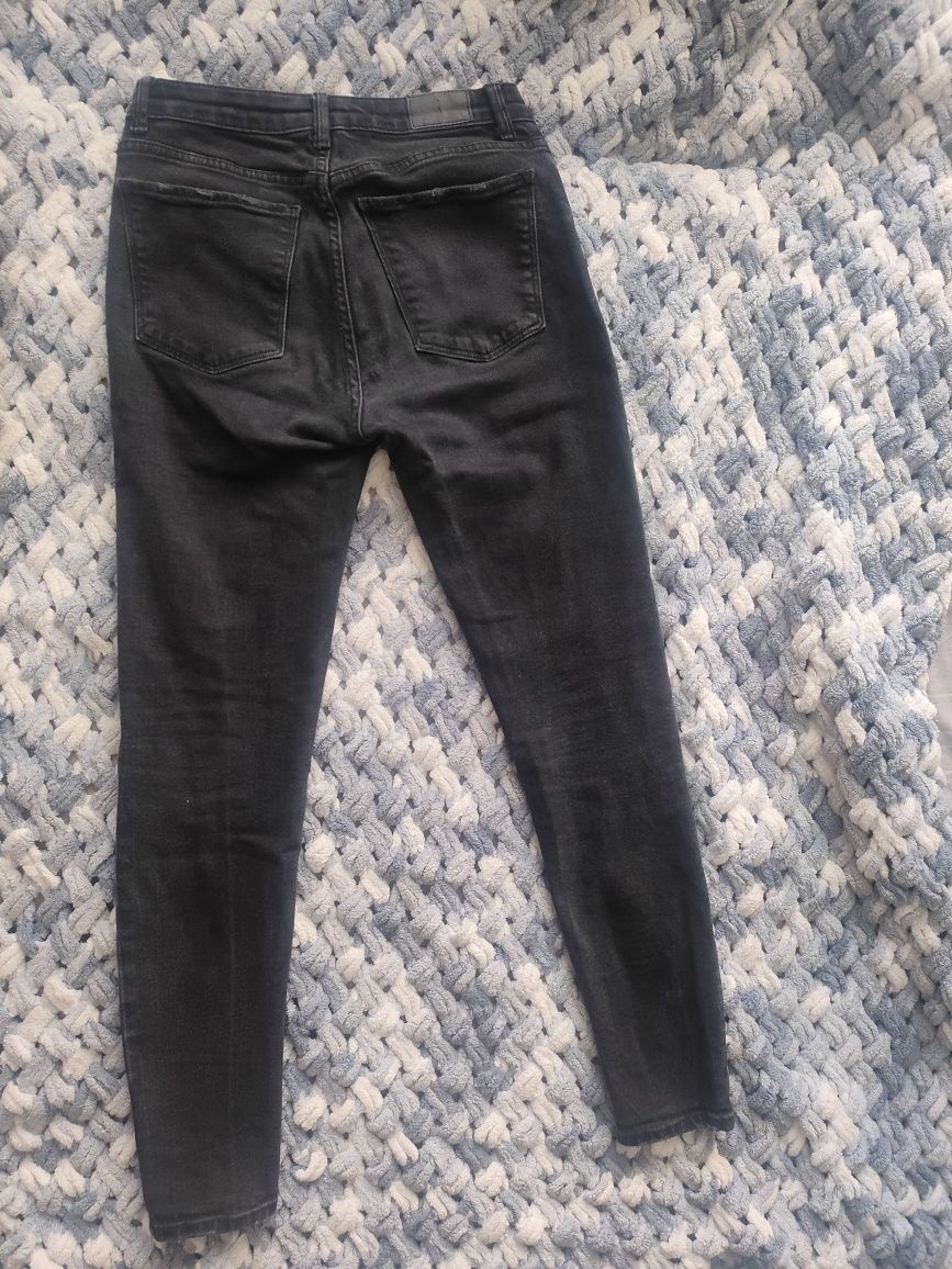 Spodnie jeansowe Bershka czarne z rozdarciami S