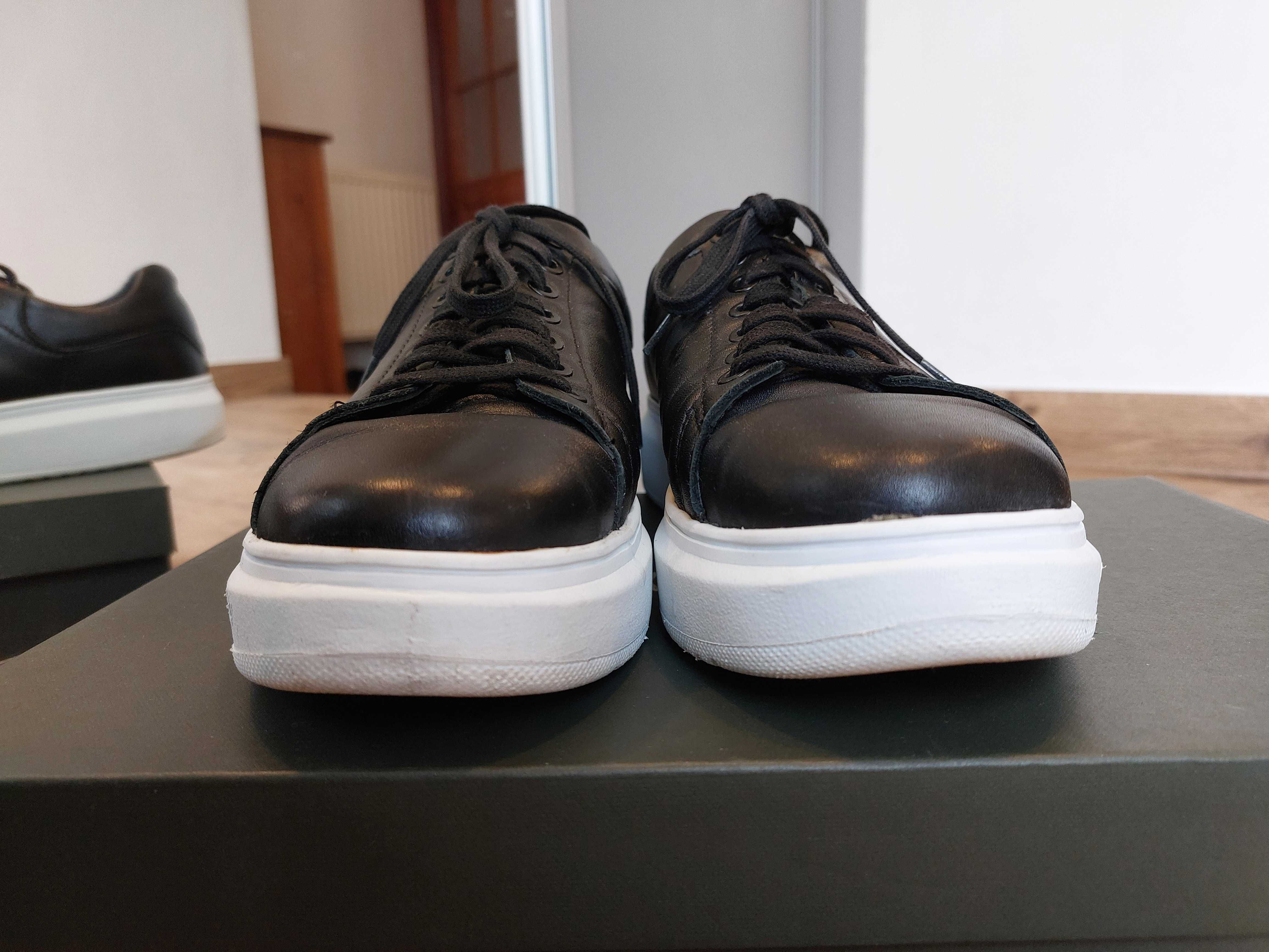 Czarno-białe skórzane buty sportowe, 42