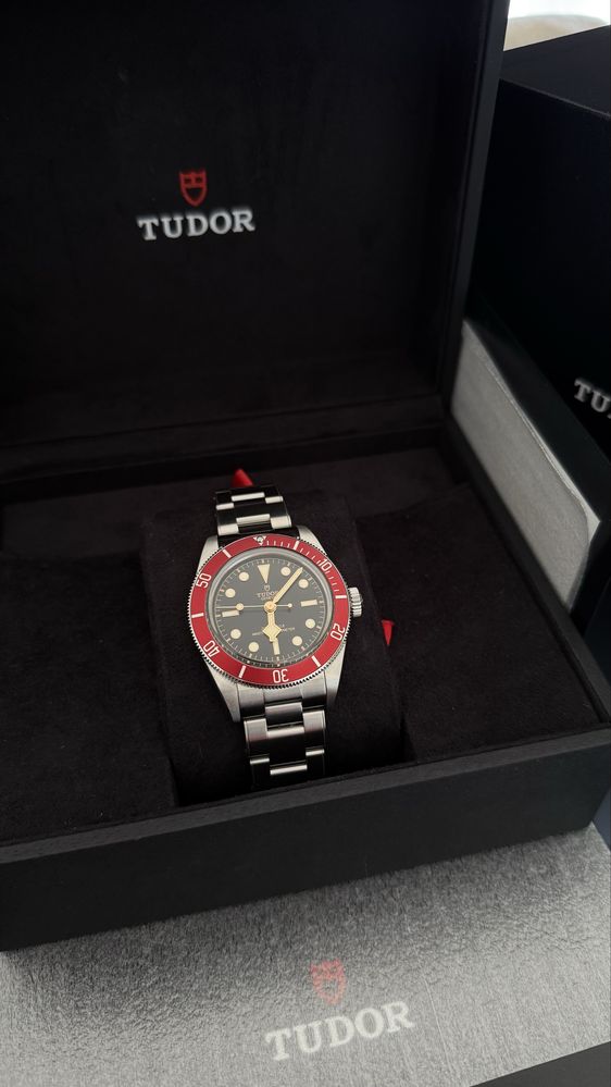 Tudor Black Bay Burgundy 41mm - Master Chronometer - Novo - FULL SET