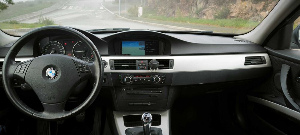 BMW 318d Touring 2009 – Excelente Estado!