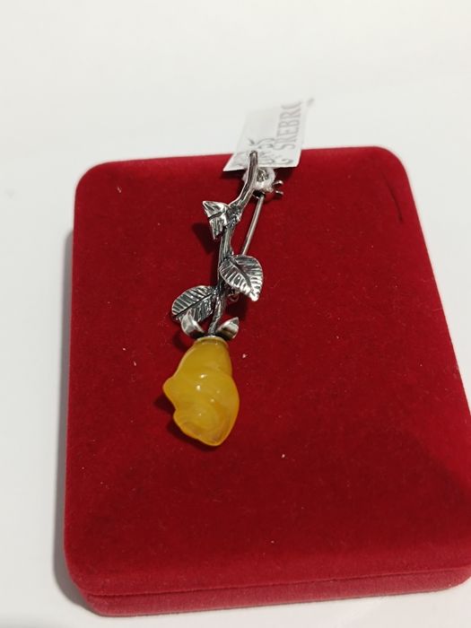 Srebrna broszka liście z mlecznym bursztynem, srebro próby 925