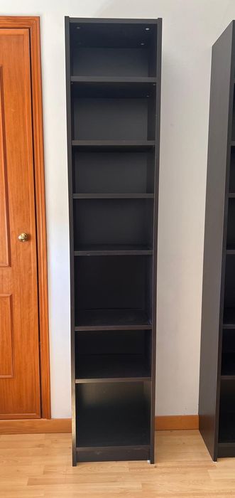 Estante IKEA BILLY – Preto Efeito Carvalho – 40x39x202 cm – Bom Estado