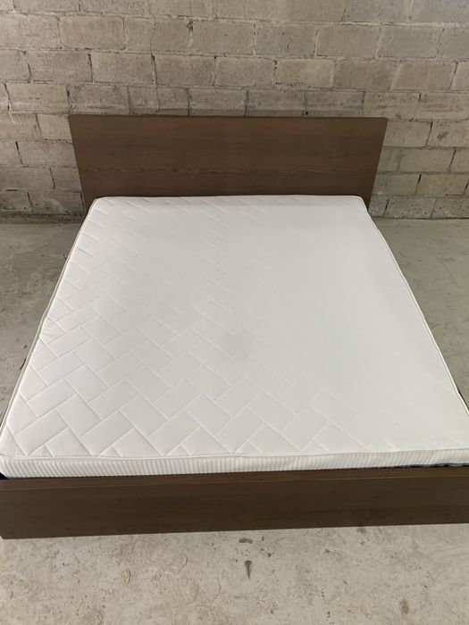 Łóżko Ikea Malm z materacem 180 x 200 cm