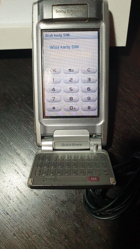 Telefon Sony Ericsson P910 ze stacją dokującą i rysikiem