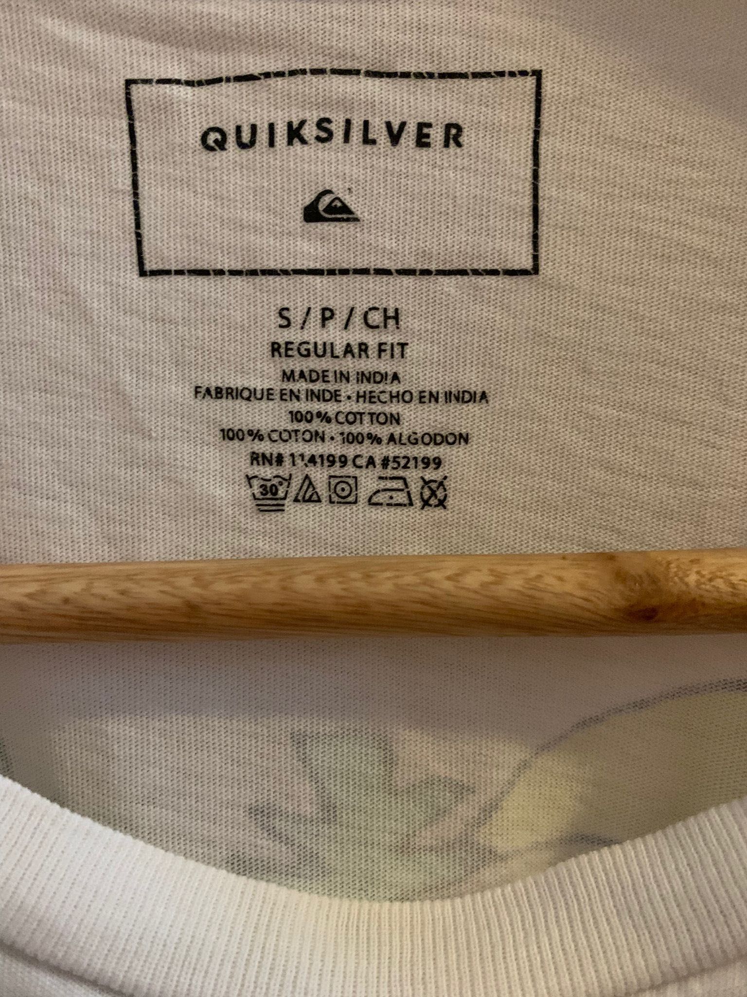 Camisas QuickSilver e Gap