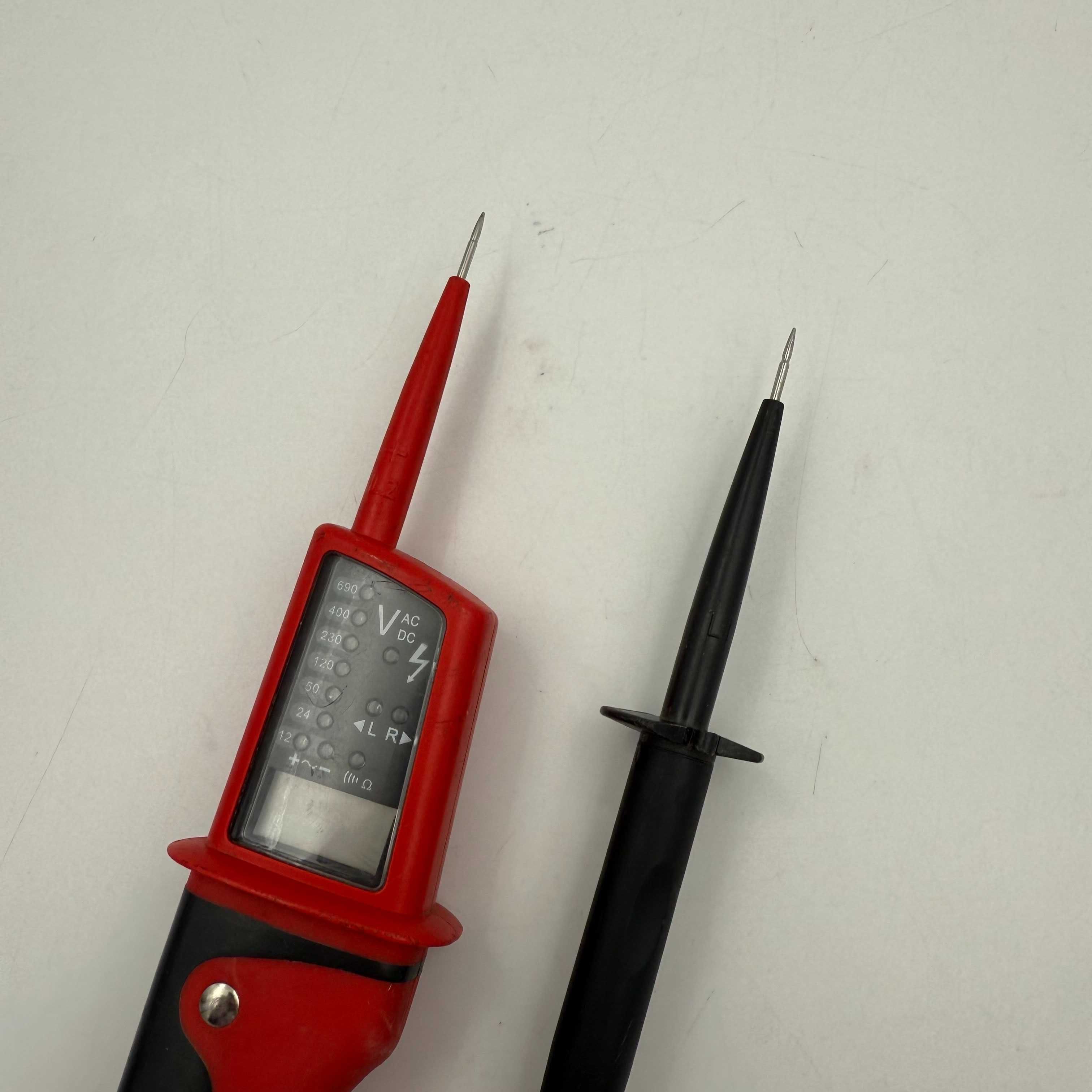 Multimetr miernik uniwersalny Tester napięcia i faz UNI-T UT15C