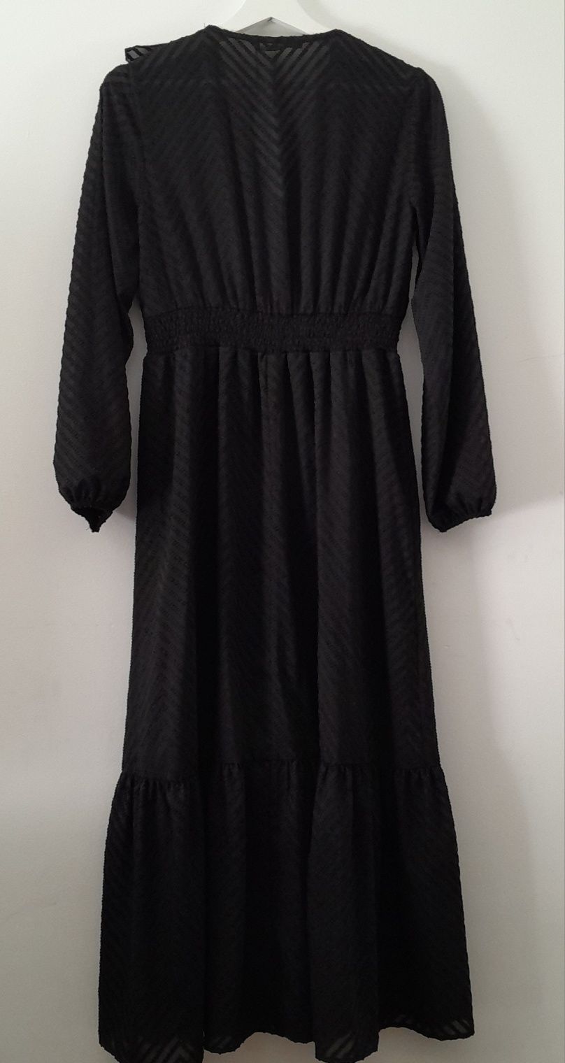 Zara, sukienka midi z falbaną z tkaniny plumeti, S