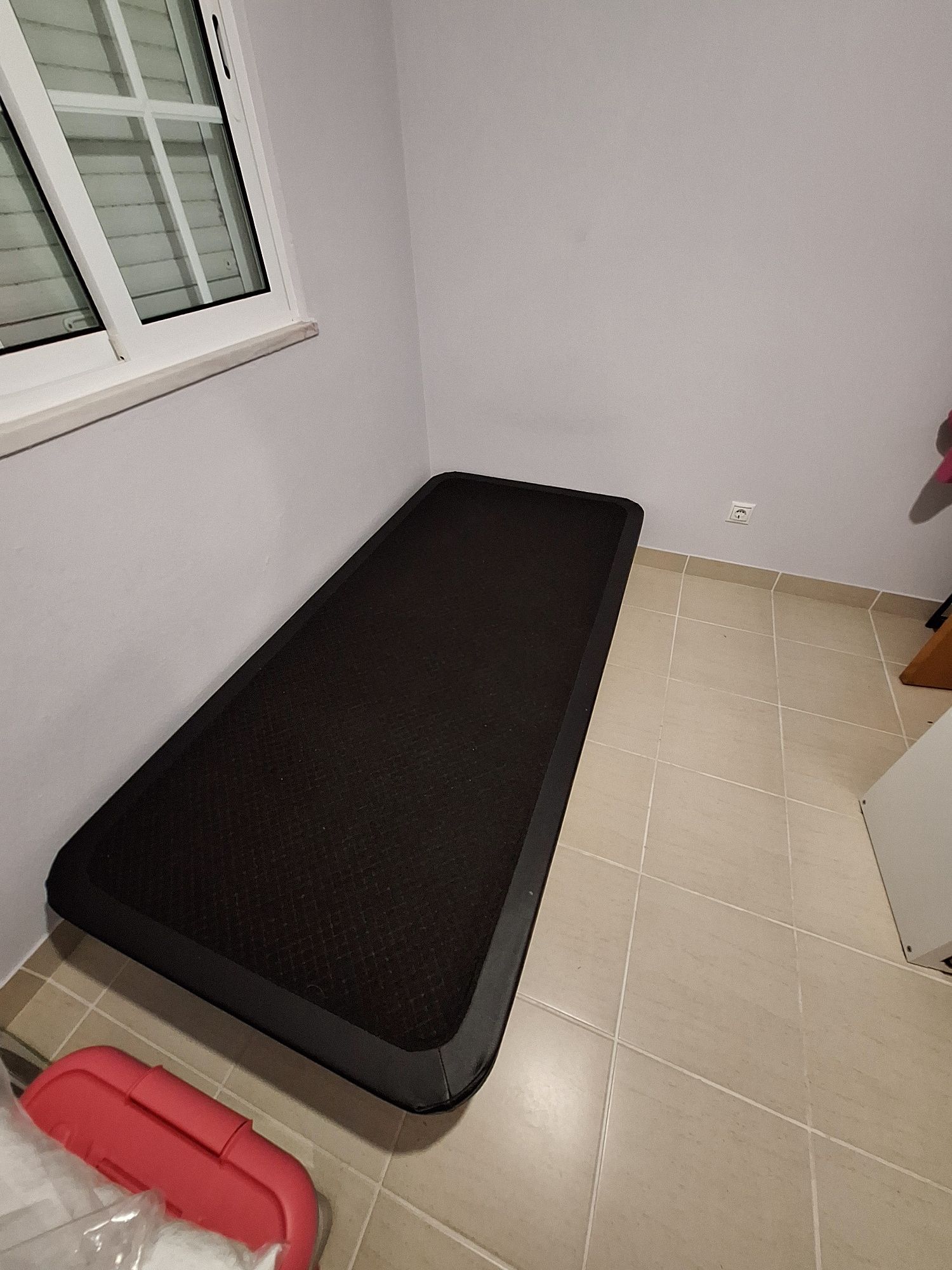 Estrado com pés (solteiro)