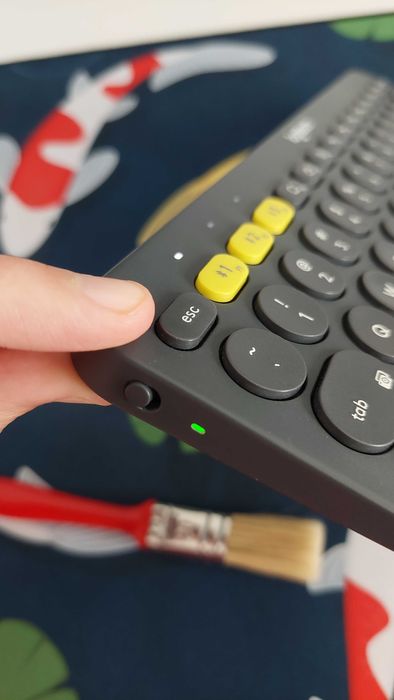 Teclado Logitech K380 (Layout US, sem fios)