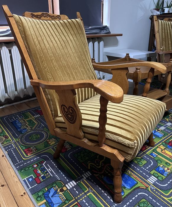 Zestaw mebli dębowych fotele plus szafka