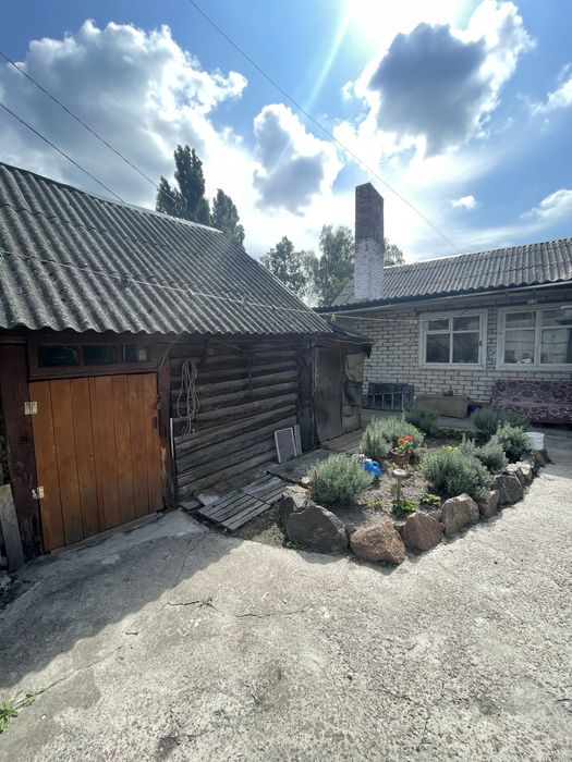 Продам частину будинку по вулиці Народного руху