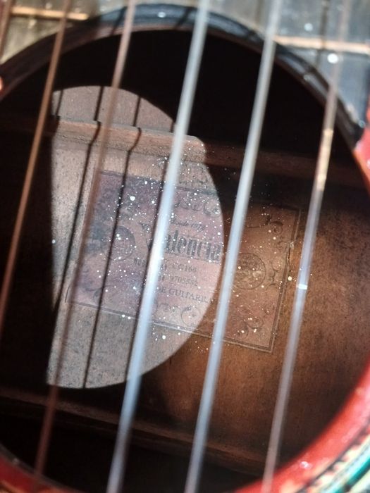Продам гітару Valencia