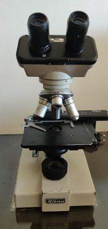 Microscópio binocular médico Nikon SC