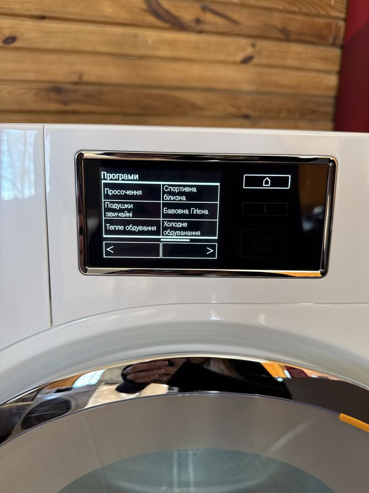 Сушильна машина Miele TMV840WP