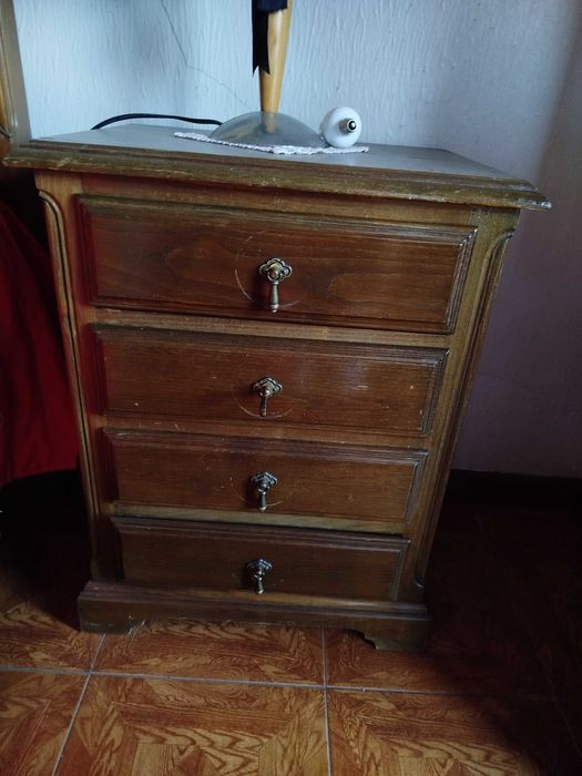 Mesas de cabeceira de madeira