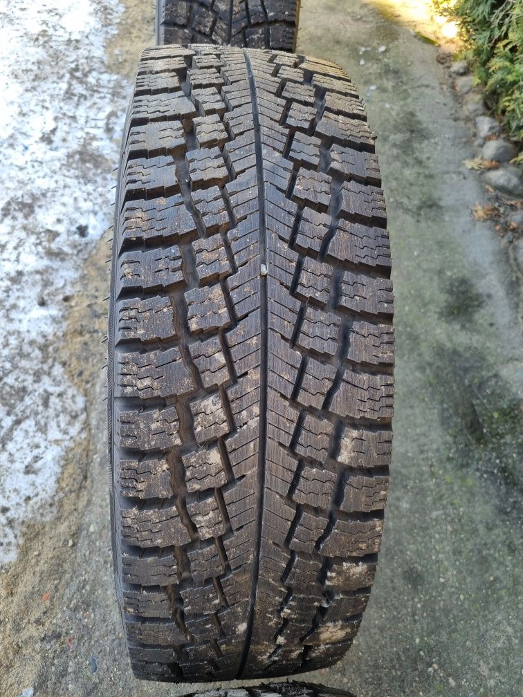 Sprzedam opony zimowe R16c 205/65 wzmocnione do busa