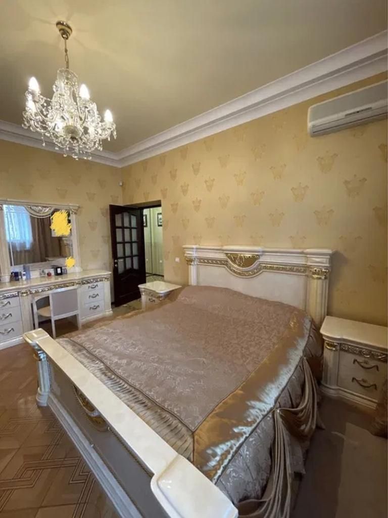 Продам 5-комн квартиру в районе Титова ул.