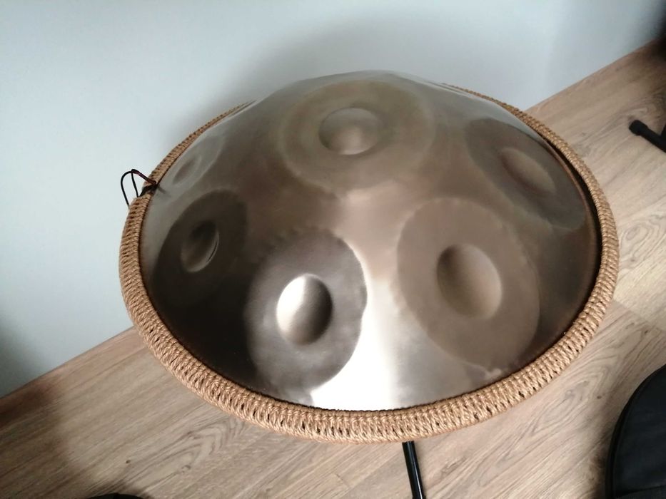 Handpan hangdrum 9-tonowy 22" z pokrowcem i statywem