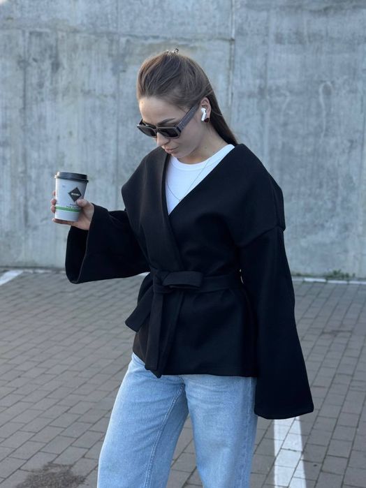 Жіноче коротке пальто