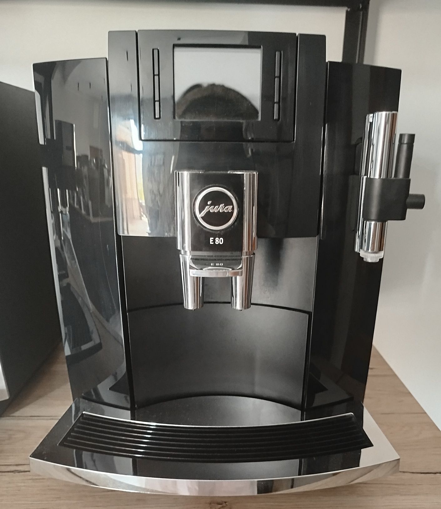 Jura  E80  Black