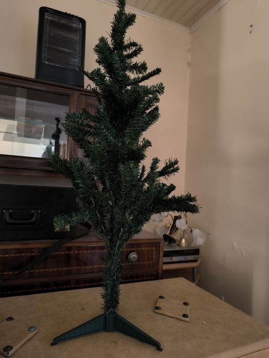 Árvore de natal  com aproximadamente 1 metro de altura