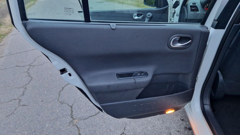 Автомобиль Renault Megan 1,6