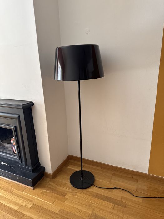 Conjunto 2 candeeiros Ikea, tecto e chão