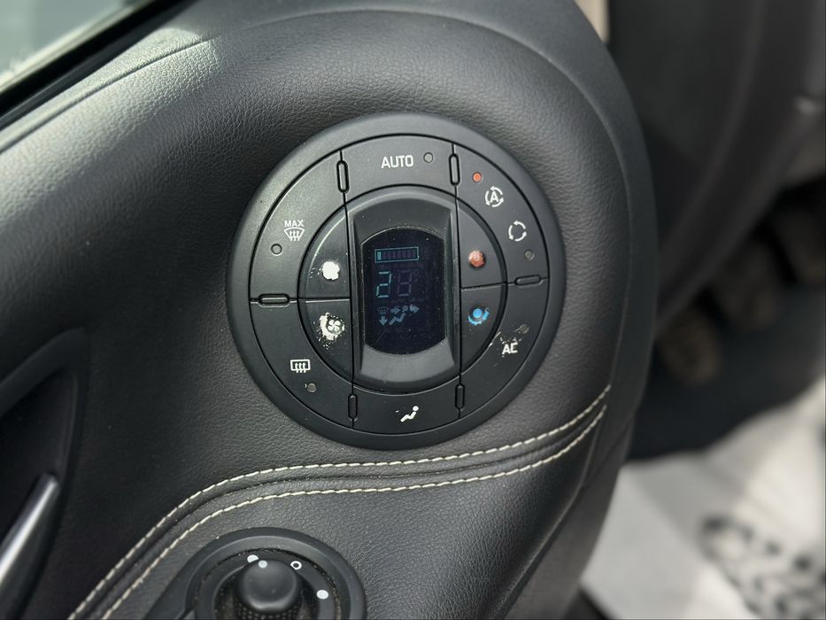 RENAULT ESPACE 2011р, 2.0 дизель, механіка, передній привід