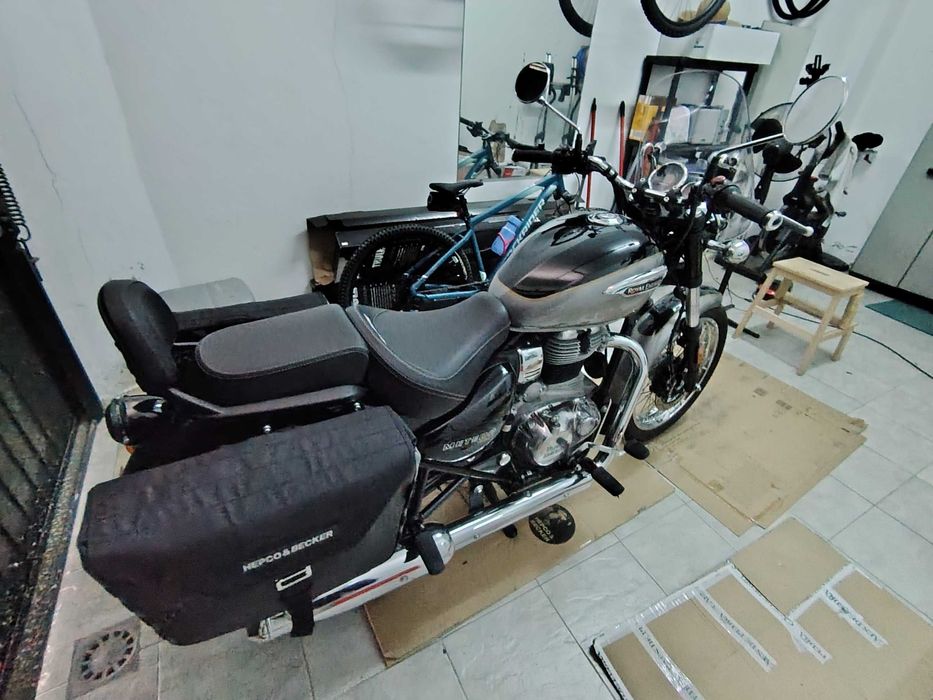 Royal Enfield Meteor Aurora Black