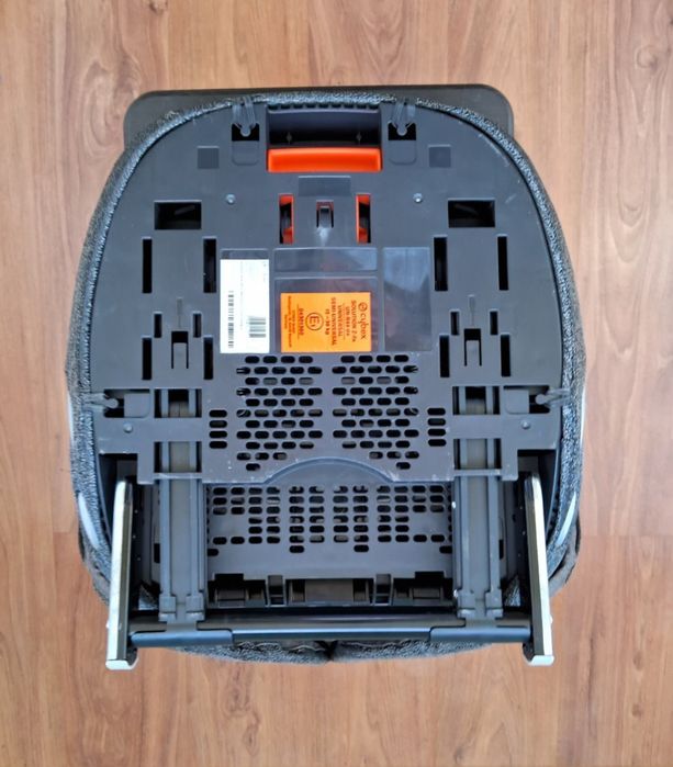 Детское серое автокресло модель – Cybex solution Z- Fix, (15-36кг).