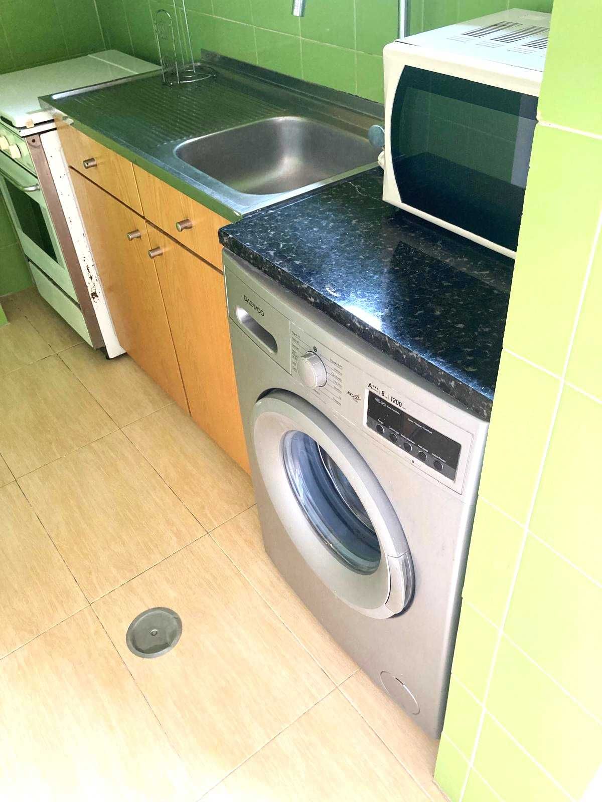 CELAS, T 2, Av. Afonso Henriques, junto Liceu J. Falcão, Disponível