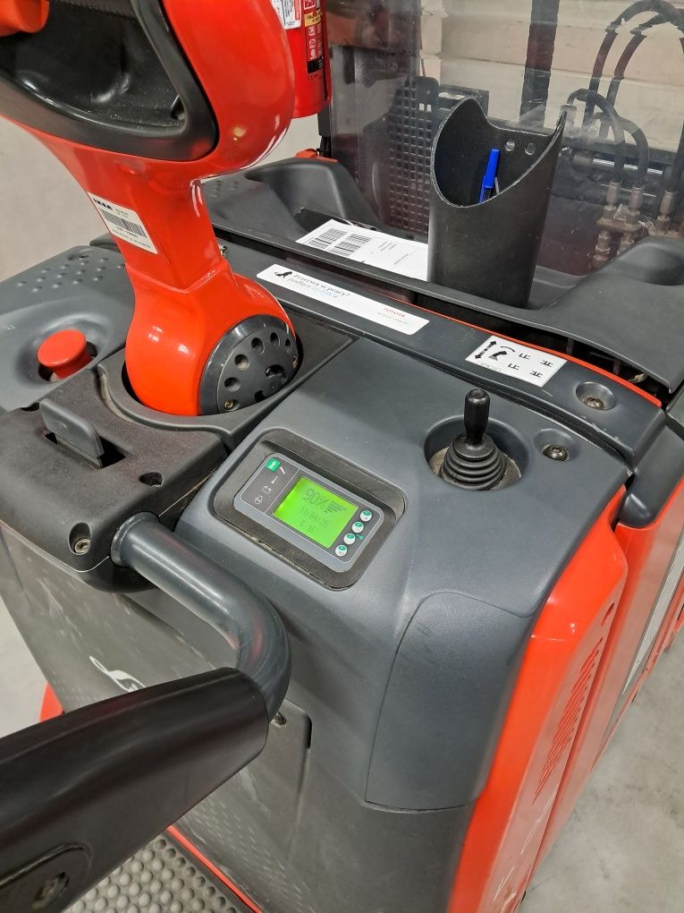 Wózek widłowy elektryczny Linde LO6 2013